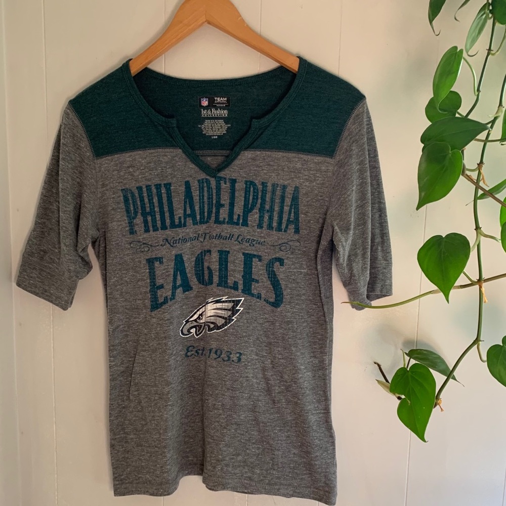 New w/o Tags Eagles 3/4 Graphic Tee